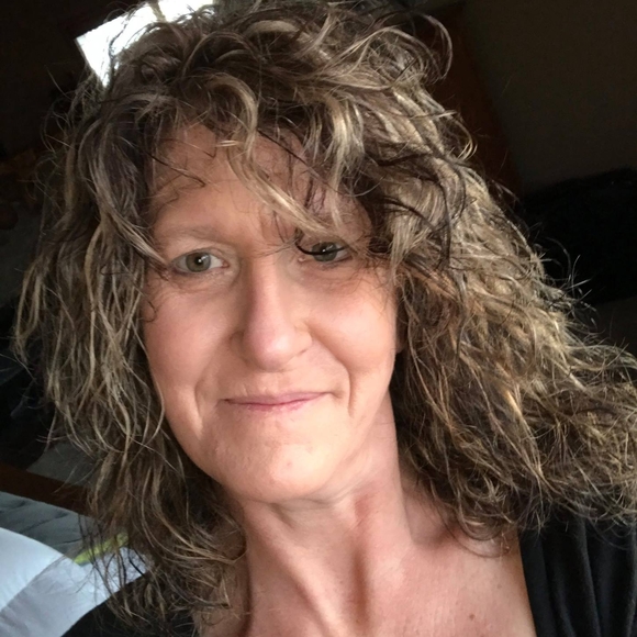 Poshmark profile picture for @zard